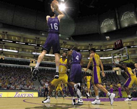 Pantallazo de NBA Inside Drive 2004 para Xbox